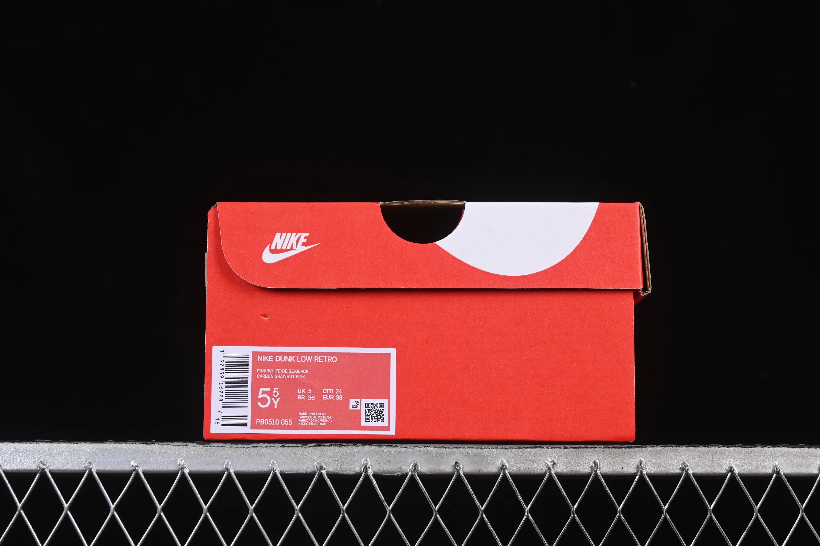 All categories Nk SB Dunk Series Nk SB Dunk Low High-end customized low-top sneakers Nike SB Dunk Low Valentine's Day strap Anniversary high-end customized low-top casual sneakers PB0510-055